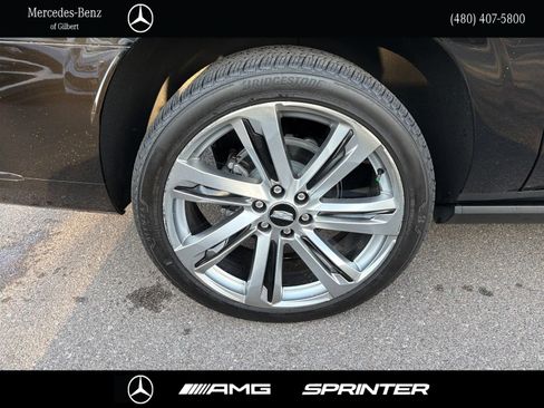 Used 2025 Cadillac Escalade ESV Sport Platinum AWD/4WD image 6