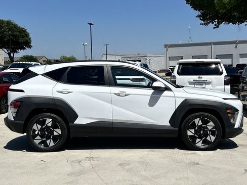 Used 2025 Hyundai Kona SEL FWD image 3