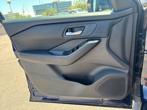 Used 2025 Nissan Rogue SV FWD image 18