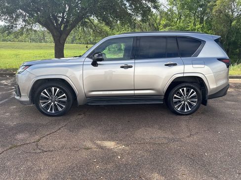 Used 2023 Lexus LX 600 4WD w/ Appearance Package image 4