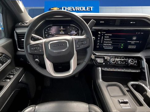 Used 2025 GMC Sierra 2500 Denali w/ Technology Package AWD/4WD image 9