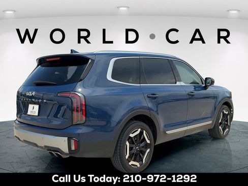 Used 2023 Kia Telluride EX w/ EX Captain's Chair Package FWD image 7