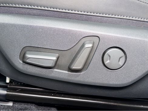 Used 2023 Kia Niro EX w/ EX Cold Weather Package FWD image 7