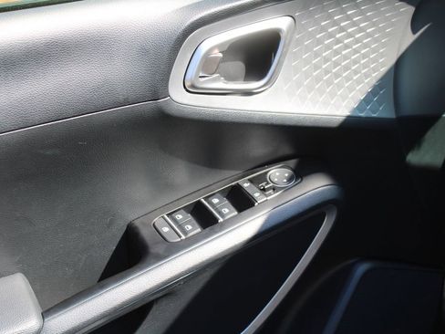 Used 2025 Kia Soul LX w/ LX Technology Package image 18