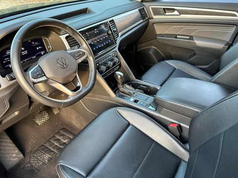 Certified 2022 Volkswagen Atlas SE image 10