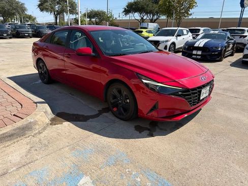 Used 2023 Hyundai Elantra SEL FWD image 3
