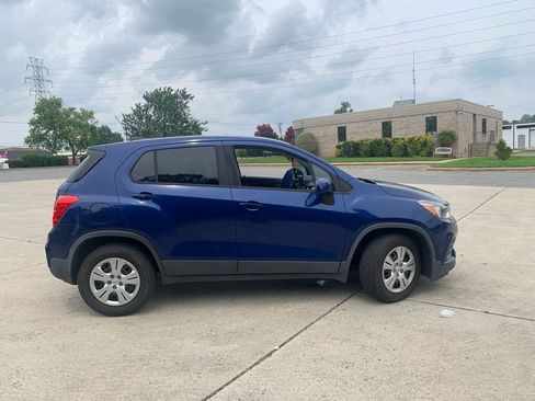 Used 2017 Chevrolet Trax LS FWD image 5
