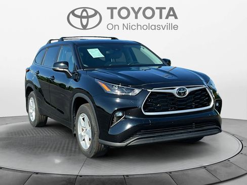Used 2023 Toyota Highlander LE AWD/4WD image 8
