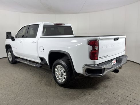 Used 2023 Chevrolet Silverado 2500 LT w/ Convenience Package AWD/4WD image 3