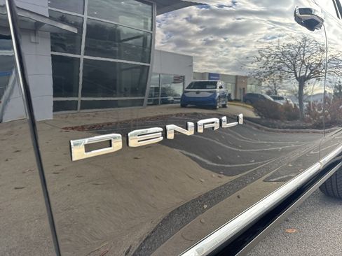 Used 2023 GMC Yukon Denali image 33