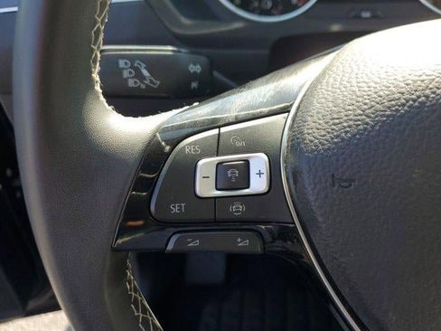 Used 2021 Volkswagen Tiguan SE image 19