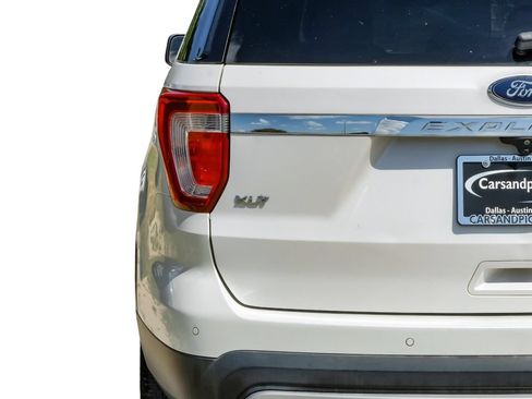 Used 2017 Ford Explorer XLT w/ Equipment Group 202A FWD image 51