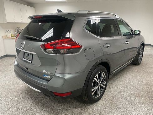 Used 2017 Nissan Rogue SL w/ SL HEV Premium Package image 5