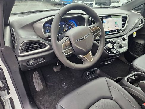 New 2026 Chrysler Pacifica Select image 13