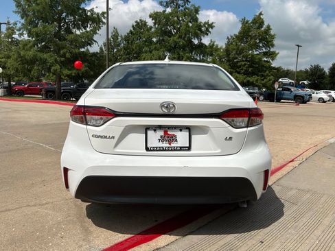 Used 2025 Toyota Corolla LE FWD image 7