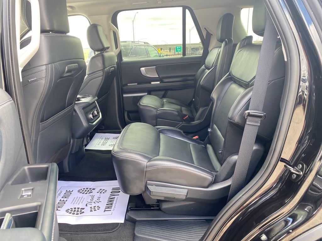 Used 2025 Ford Expedition Platinum AWD/4WD image 27