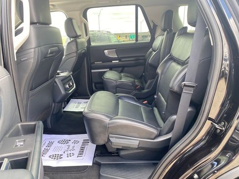 Used 2025 Ford Expedition Platinum AWD/4WD image 27
