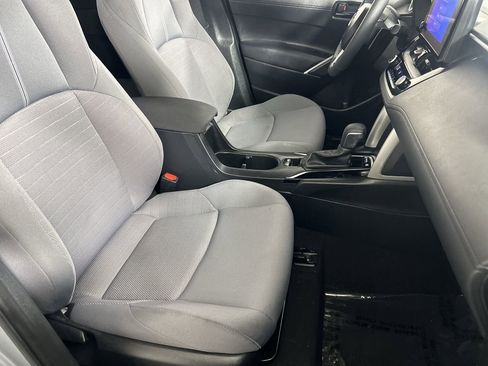 Used 2024 Toyota Corolla Cross SE w/ Moonroof Package image 25