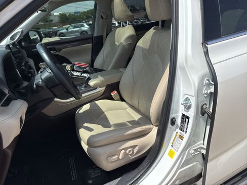 Used 2021 Toyota Highlander Platinum AWD/4WD image 13