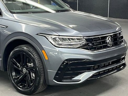 Used 2023 Volkswagen Tiguan SE R-Line AWD/4WD image 40