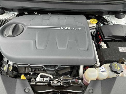 Used 2021 Jeep Cherokee Trailhawk AWD/4WD image 17