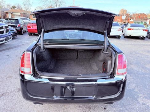 Used 2013 Chrysler 300 w/ Driver Convenience Group image 8