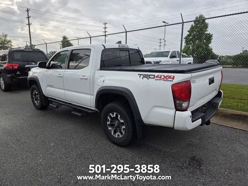 Used 2017 Toyota Tacoma TRD Off-Road w/ Premium & Technology Package AWD/4WD image 8