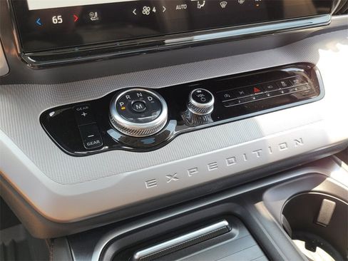 New 2025 Ford Expedition Active image 22