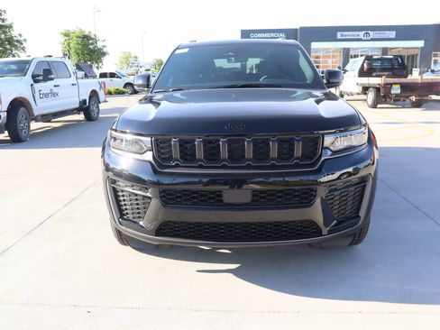 New 2026 Jeep Grand Cherokee Altitude AWD/4WD image 10
