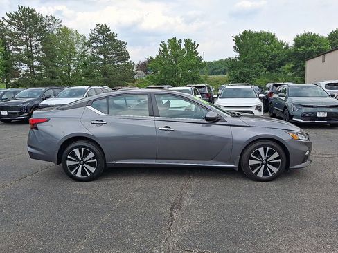 Used 2022 Nissan Altima 2.5 SV AWD/4WD image 17