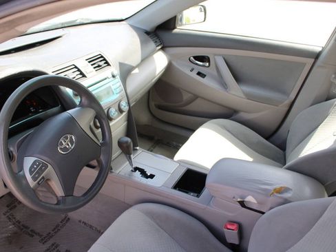 Used 2009 Toyota Camry LE FWD image 19