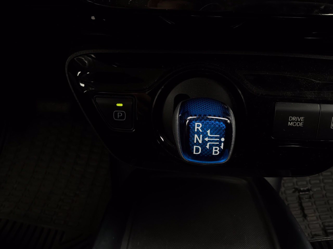 Used 2021 Toyota Prius LE FWD image 26