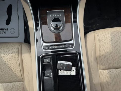 Used 2018 Jaguar XF Prestige image 16