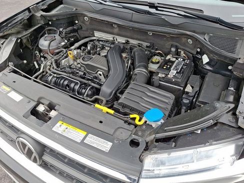 Certified 2022 Volkswagen Taos SE w/ IQ.Drive SE Package image 33