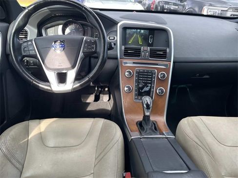 Used 2016 Volvo XC60 T6 Platinum image 15
