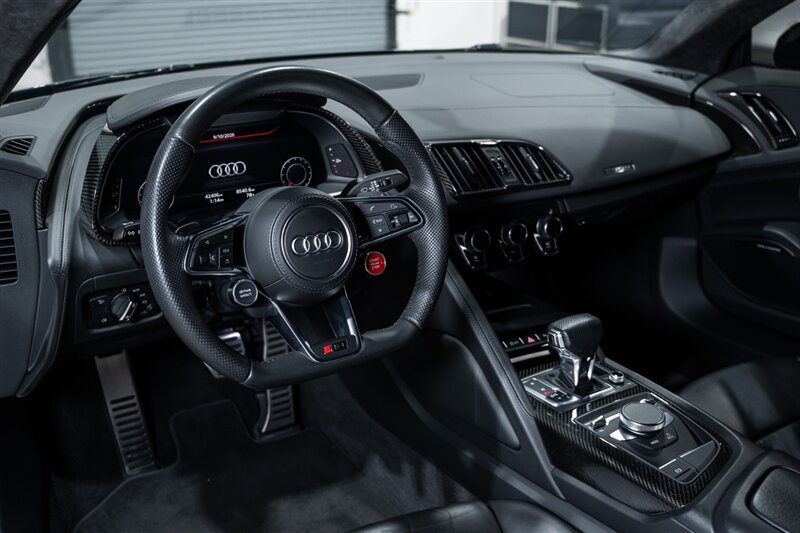 Used 2018 Audi R8 V10 RWD image 46