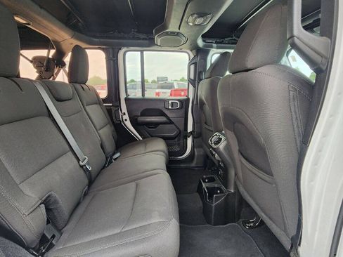 Used 2020 Jeep Wrangler Unlimited Sahara AWD/4WD image 22