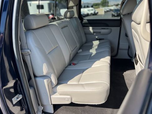 Used 2011 Chevrolet Silverado 2500 LT AWD/4WD image 24