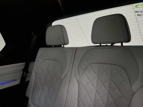 Used 2024 BMW X7 xDrive40i w/ M Sport Package AWD/4WD image 49