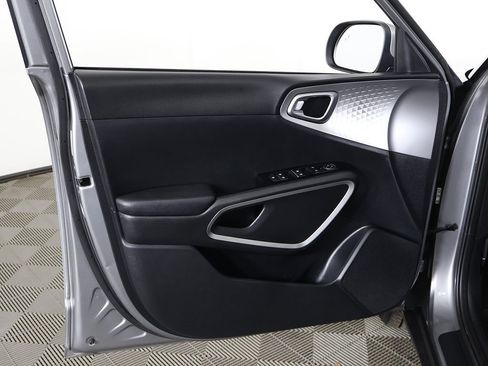 Used 2023 Kia Soul LX w/ LX Technology Package image 21