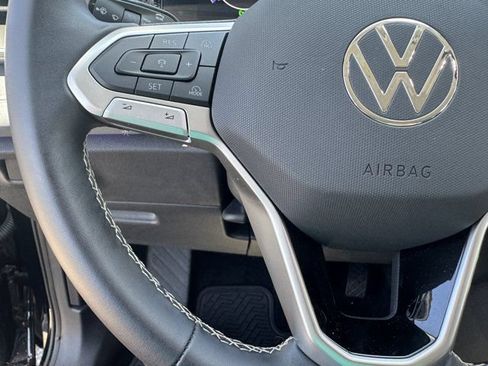 Used 2026 Volkswagen Tiguan SE AWD/4WD image 23