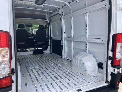 Used 2024 RAM ProMaster 2500 w/ Convenience Group FWD image 9