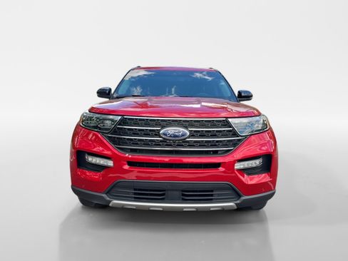 Used 2024 Ford Explorer XLT w/ Equipment Group 202A image 8