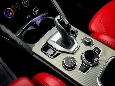 Used 2023 Alfa Romeo Stelvio Veloce AWD/4WD image 18