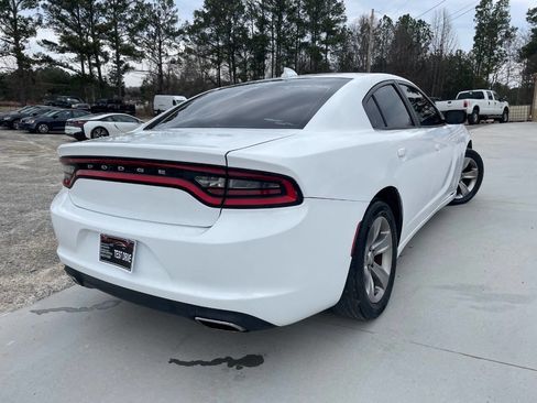 Used 2017 Dodge Charger SXT RWD image 10