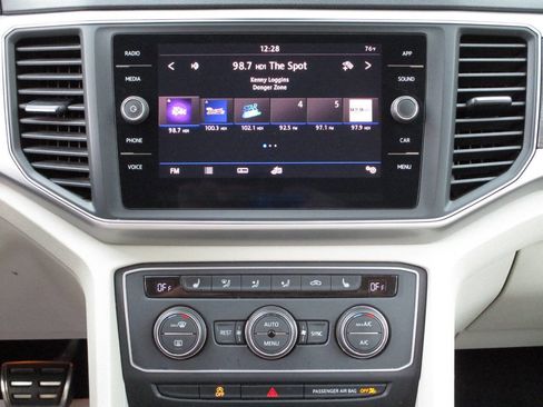 Used 2018 Volkswagen Atlas SE w/ R-Line Package FWD image 19