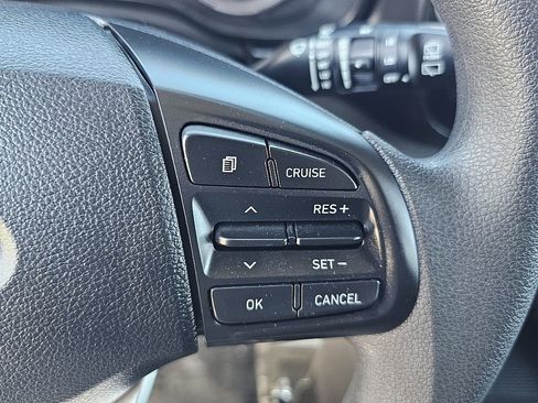 Used 2022 Hyundai Venue SE image 30