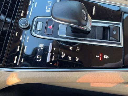Used 2018 Porsche Panamera 4 image 26