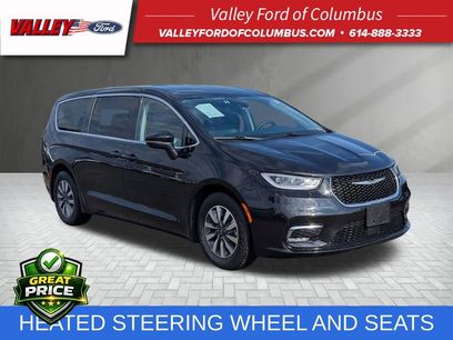 Used 2023 Chrysler Pacifica Touring-L