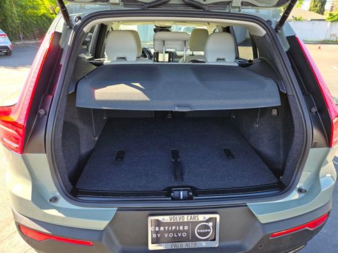 Certified 2025 Volvo XC40 B5 Plus AWD/4WD image 9